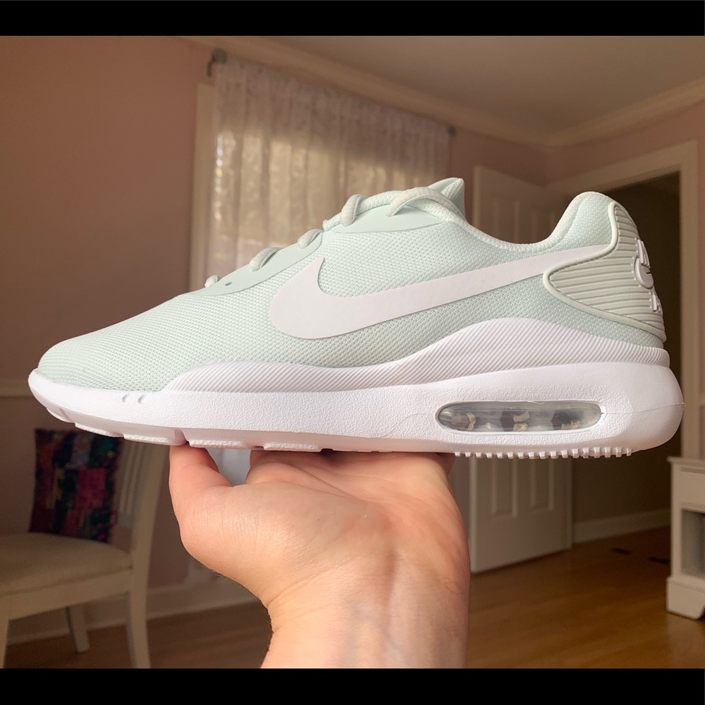 Nike Air Max Oketo in Mint Green